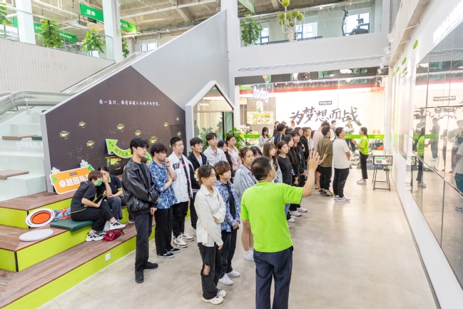 商學(xué)院學(xué)子探訪Today夢工廠 沉浸式體驗(yàn)企業(yè)文化，激發(fā)成長新動能